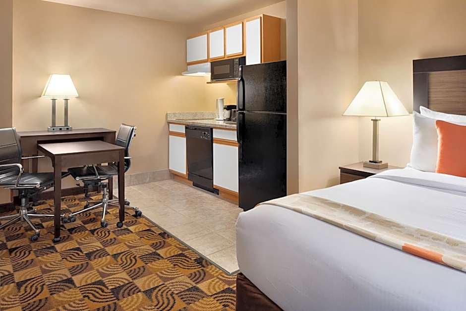 Hawthorn Extended Stay by Wyndham Milwaukee Airport