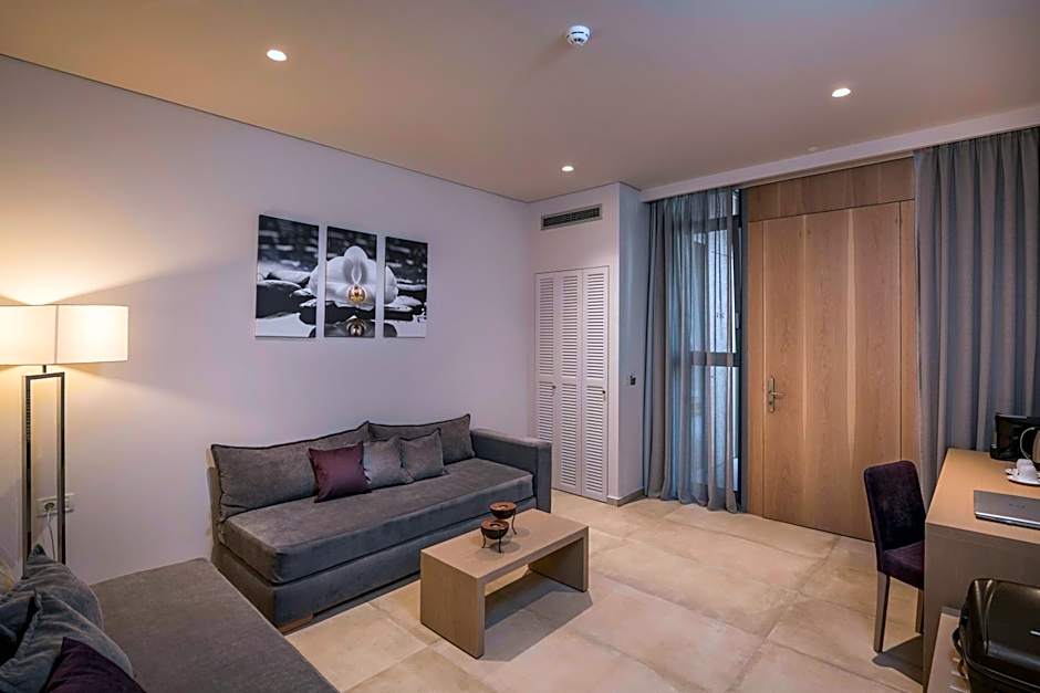 Trianon Luxury Apartments & Suites