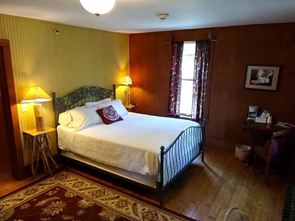 The Woods Inn