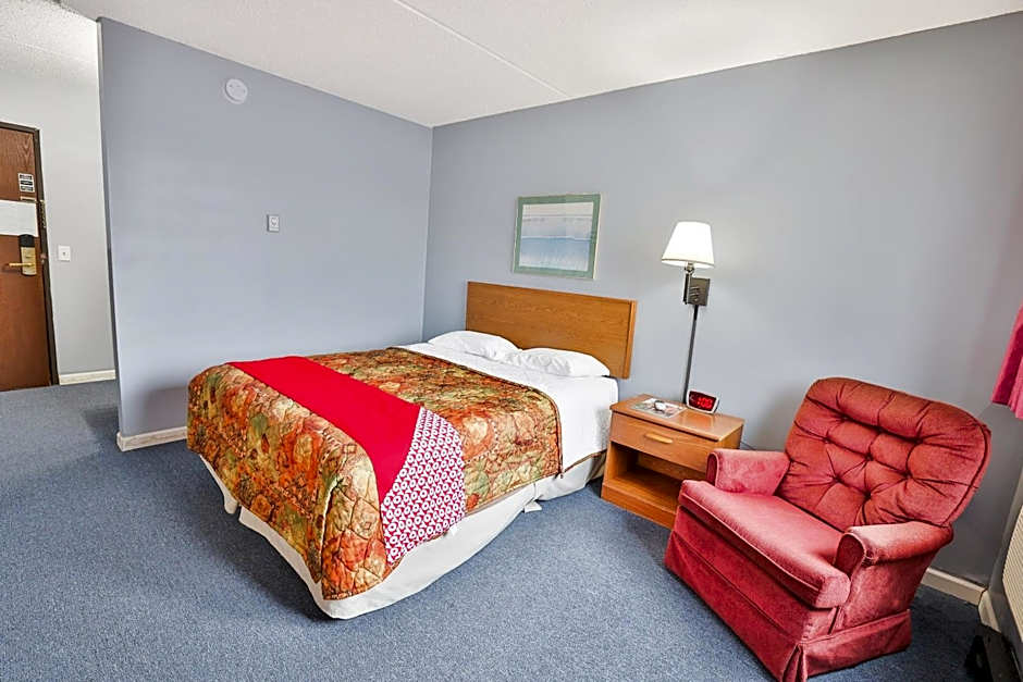 OYO Hotel Pipestone MN, Canterbury Park