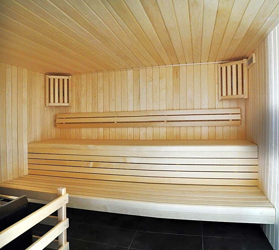 Golden Tulip Pornic Suites