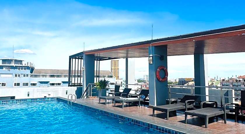 The Base InnNear BeachNear Night Market