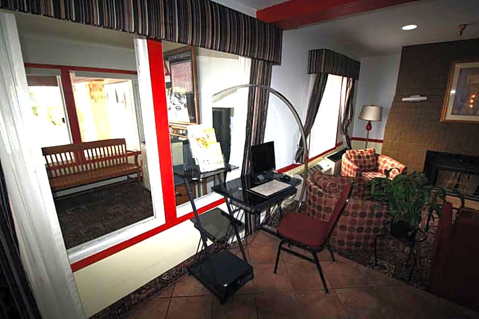 Norwood Inn & Suites - Roseville