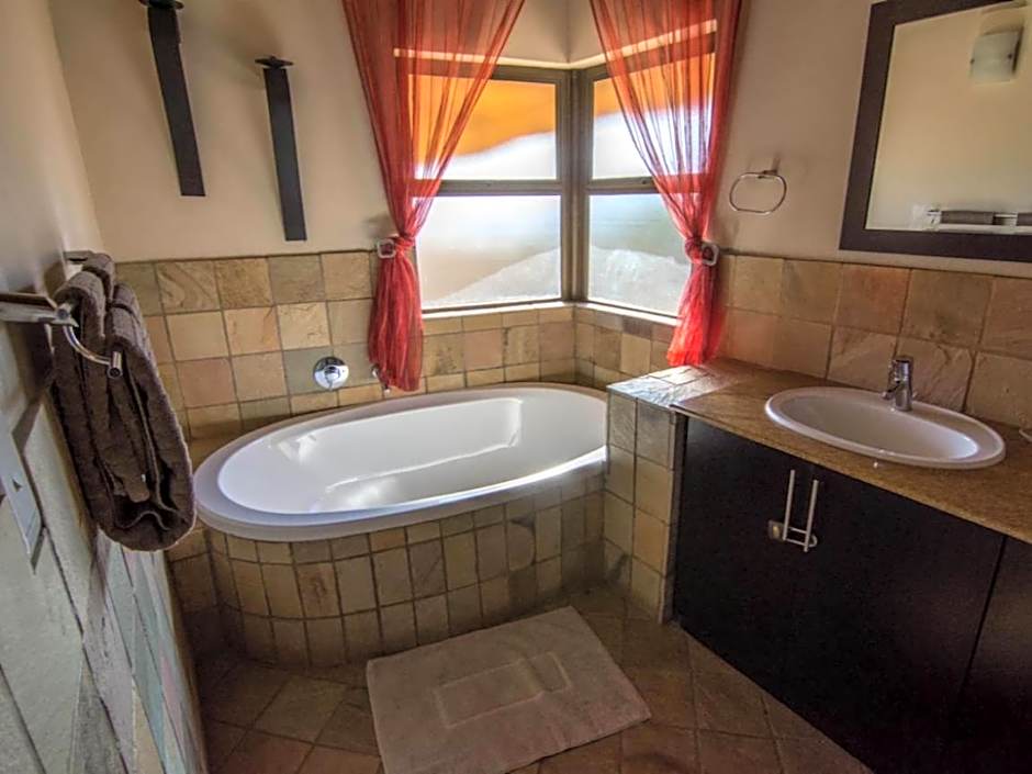 Zebula Golf and Wildlife Estate - Jackals Call Pax 8 - Moi Signature Luxury villa