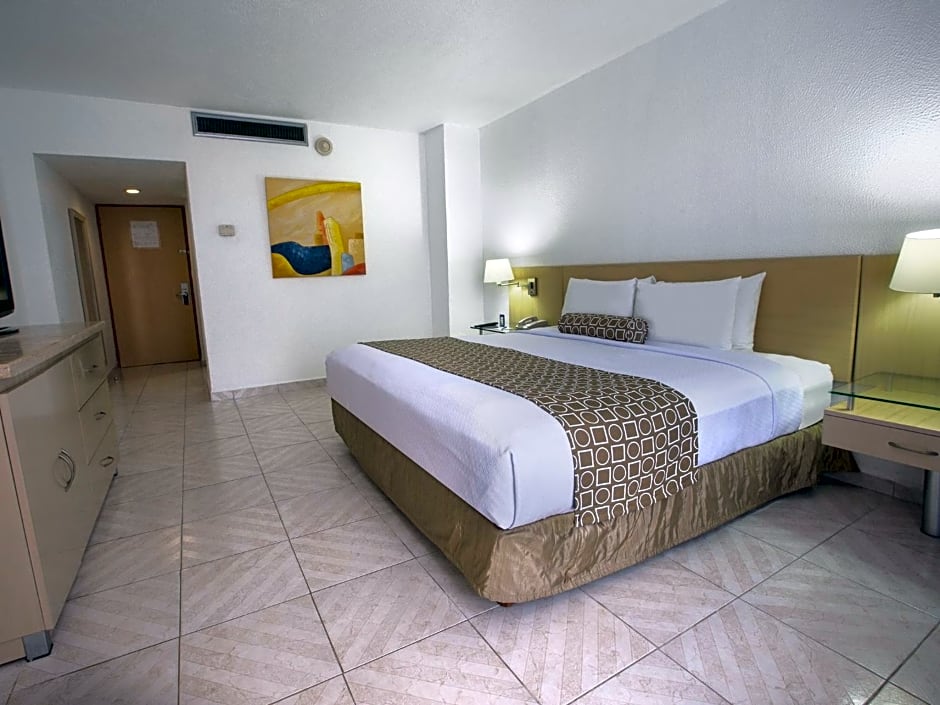 HS HOTSSON Hotel Acapulco