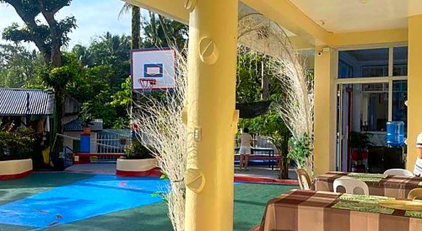 RedDoorz @ S & L Apartelle Daraga Albay