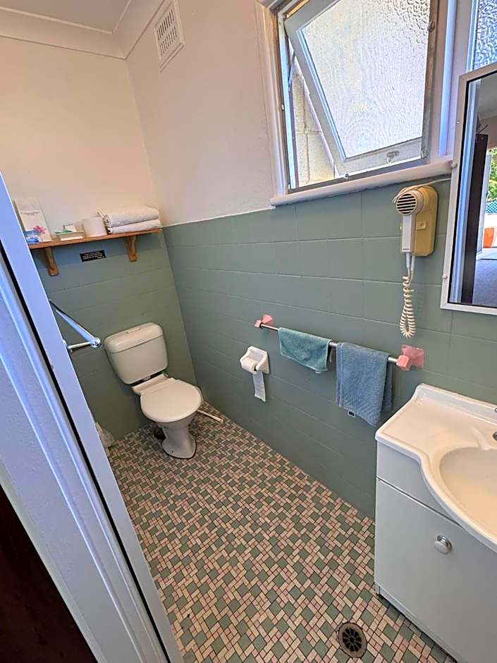 ALPINE COUNTRY MOTEL plus FREE COFFEE