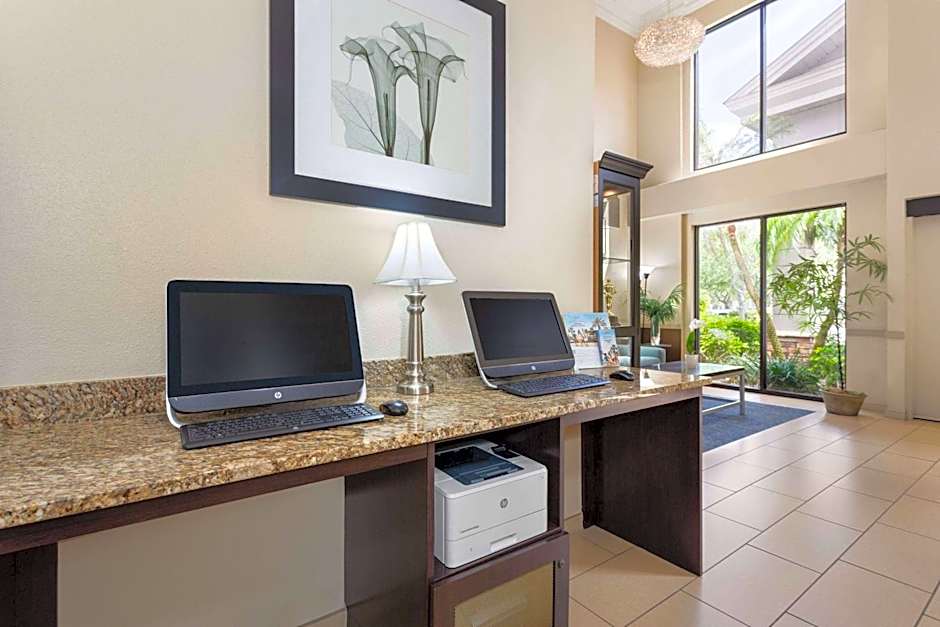 La Quinta Inn & Suites by Wyndham Bonita Springs Naples