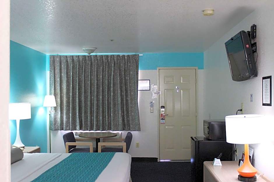 Howard Johnson by Wyndham Holbrook