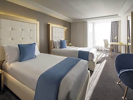 Premium Twin Partial Sea View