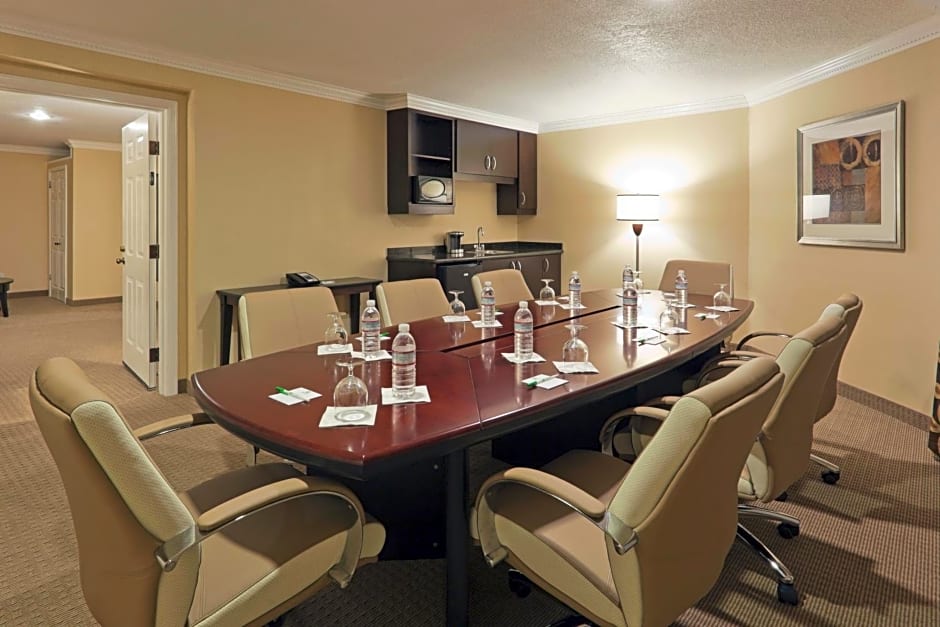 Holiday Inn & Suites San Mateo - SFO