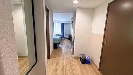 One-Bedroom Suite with Two Queen Beds - Non-Smoking