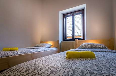 Standard Twin Room with Shared Bathroom