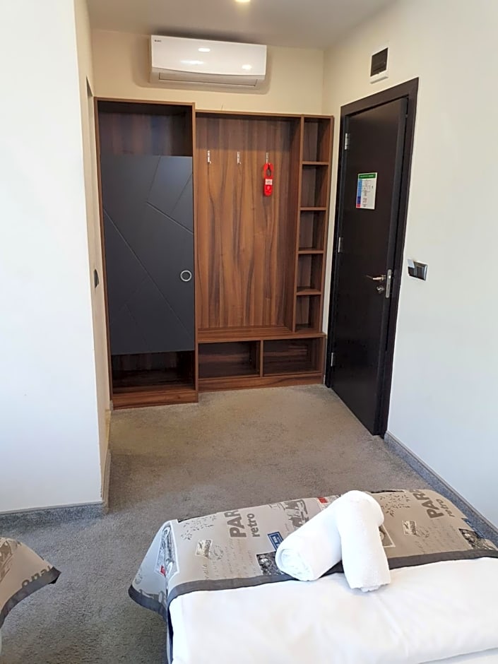 Family Hotel Novel City