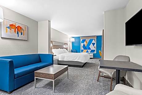 1 King Bed Suite Addl Living Area