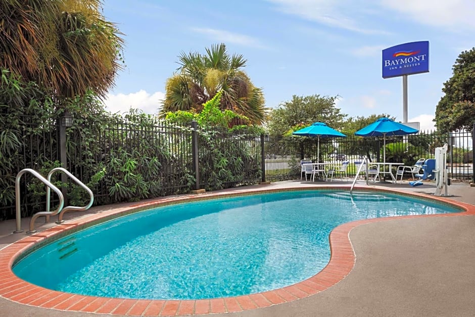 Baymont by Wyndham Clute