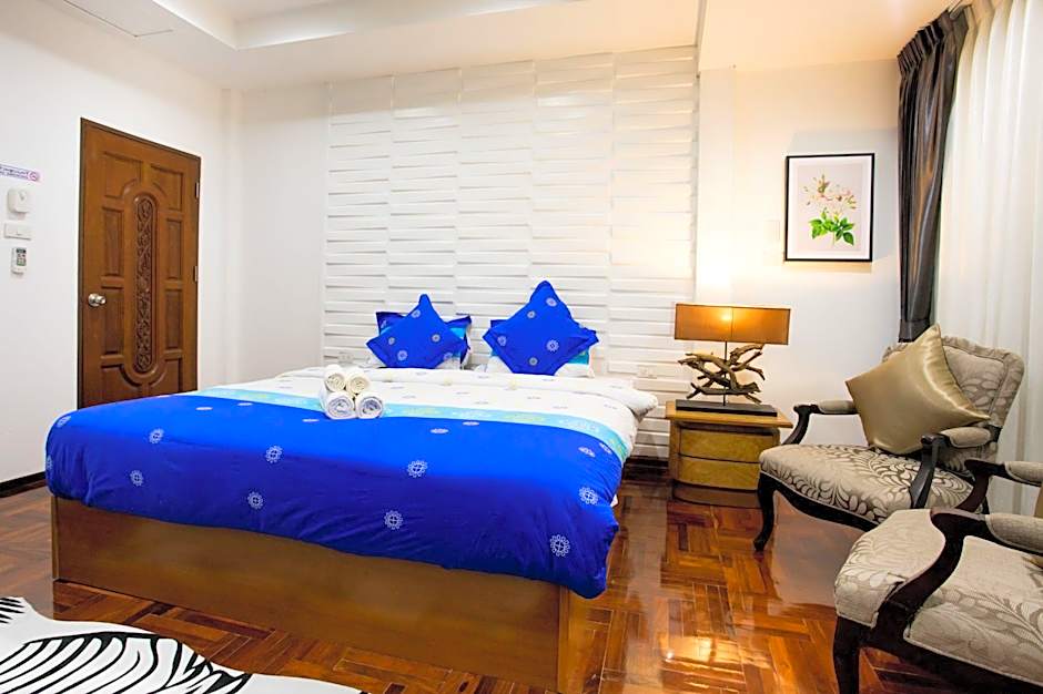 Nine Plus Loft (Guest House)