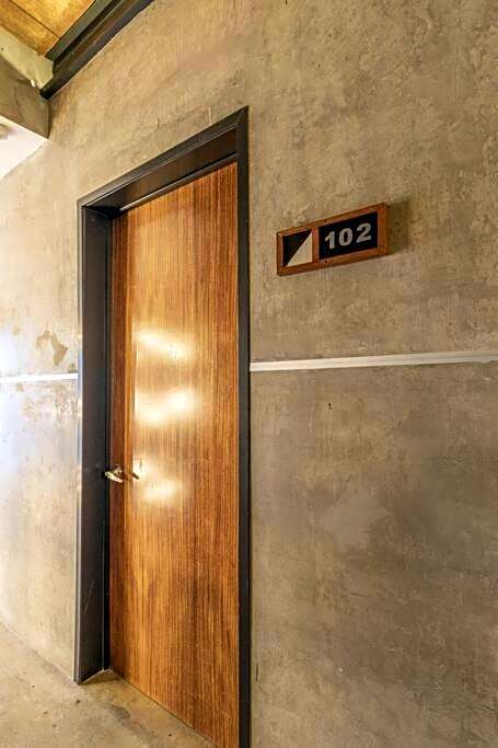 L102 New studio apt 1Bdrm 1bath AC Rooftop