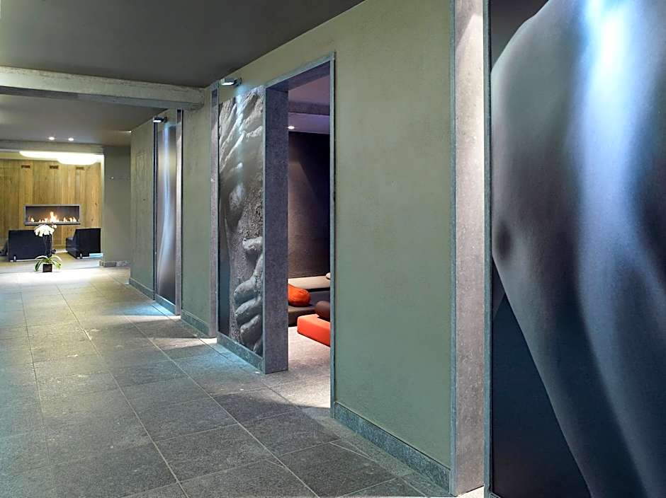 D-Hotel