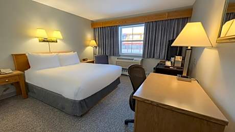 Deluxe Queen Room