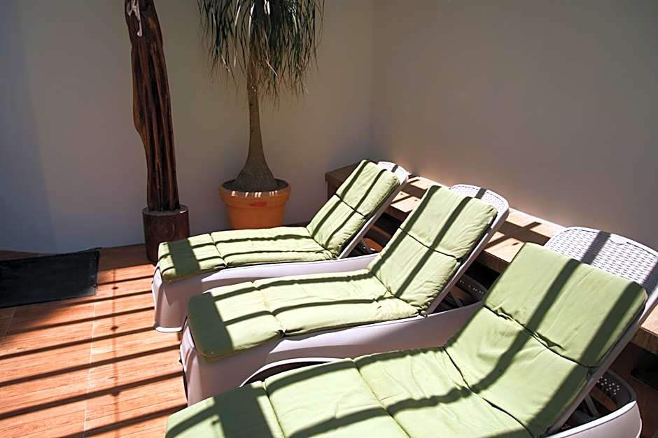 Hotel y Suites Los Encantos