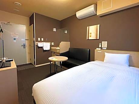 Single Room with Shared Bathroom - Non-Smoking