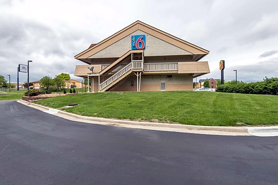 Motel 6-Overland Park, KS