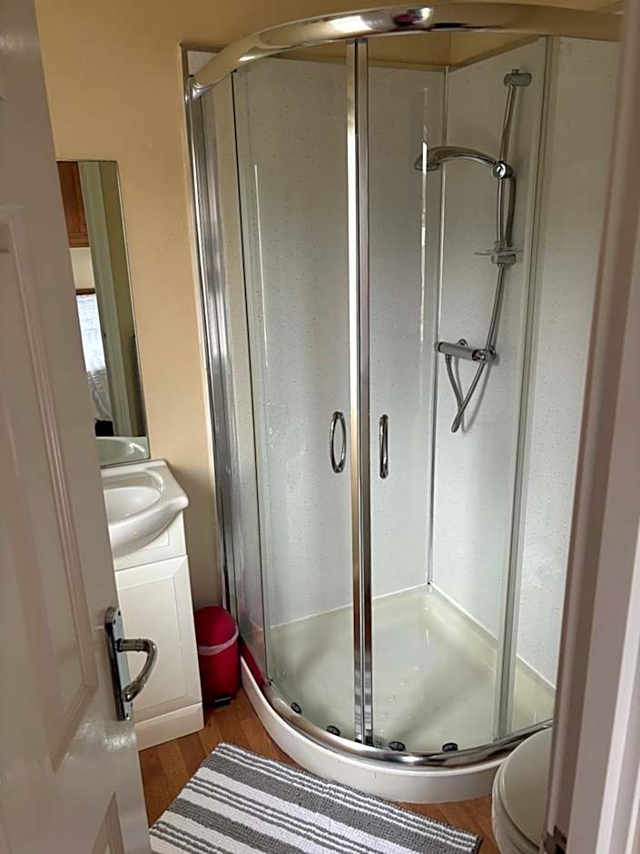 Gressingham 9 - South Lakes Leisure Village - lodge on the lake