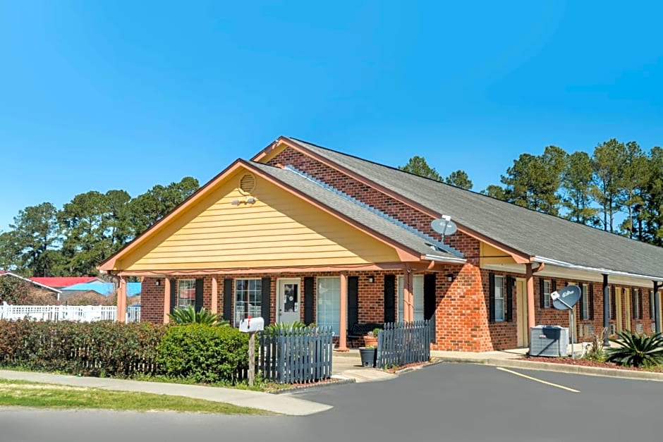 Travelodge by Wyndham Santee