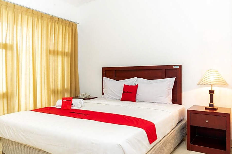 RedDoorz Plus Syariah near Java Supermall Semarang 2