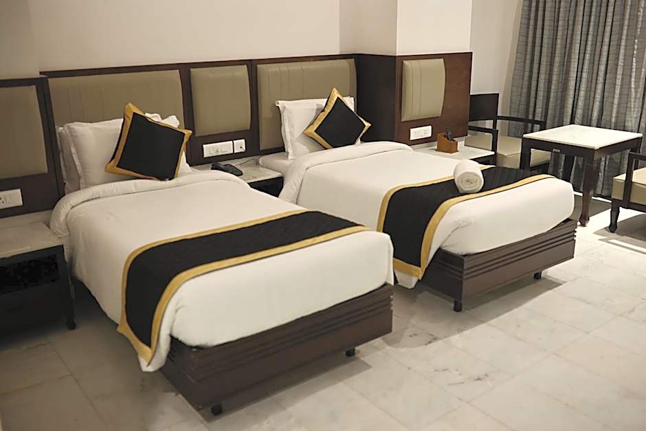 Hotel Saratharajans