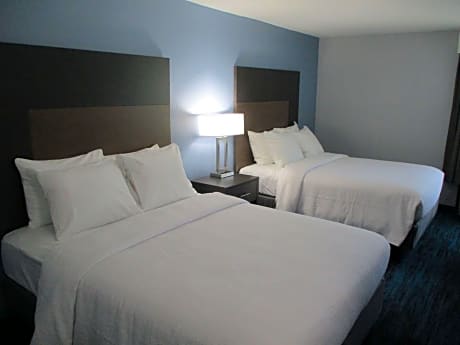 2 QUEEN BEDS,NSMK,MICRFG,FULL BREAKFAST