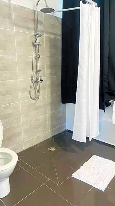 Urban Zen Appart Spacieux studio atypique avec bain a remous proche de tout