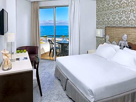 Double or Twin Room with Sea View