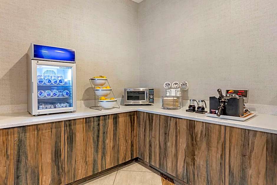 Comfort Inn & Suites Miami International Airport