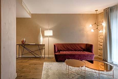 Junior King Suite with River View