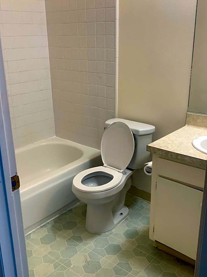 Affordable Hotel Style Unit (C16)