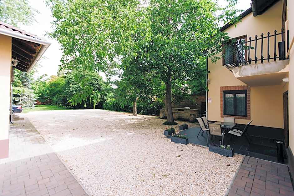 Vén Diófa De Lux Panzió