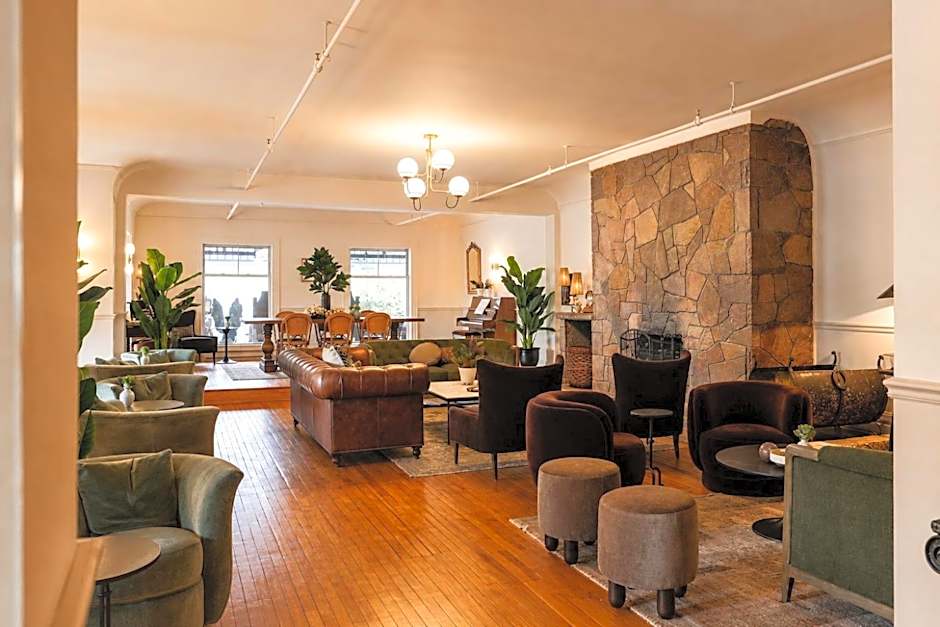 The Pines Inn