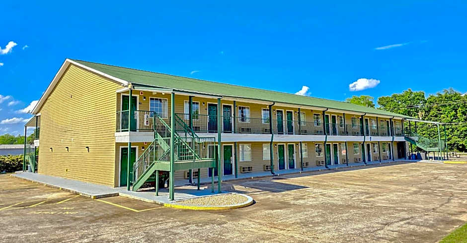 Garden Inn and Suites near Callaway Gardens Pine Mountain