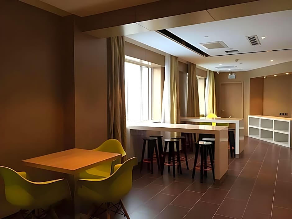 IU Hotel Tianjin Tianta Scenic Spot Wujiayao Metro Station