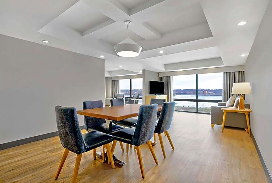 DoubleTree by Hilton Davenport