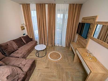 One Bedroom Apartment with Seaview