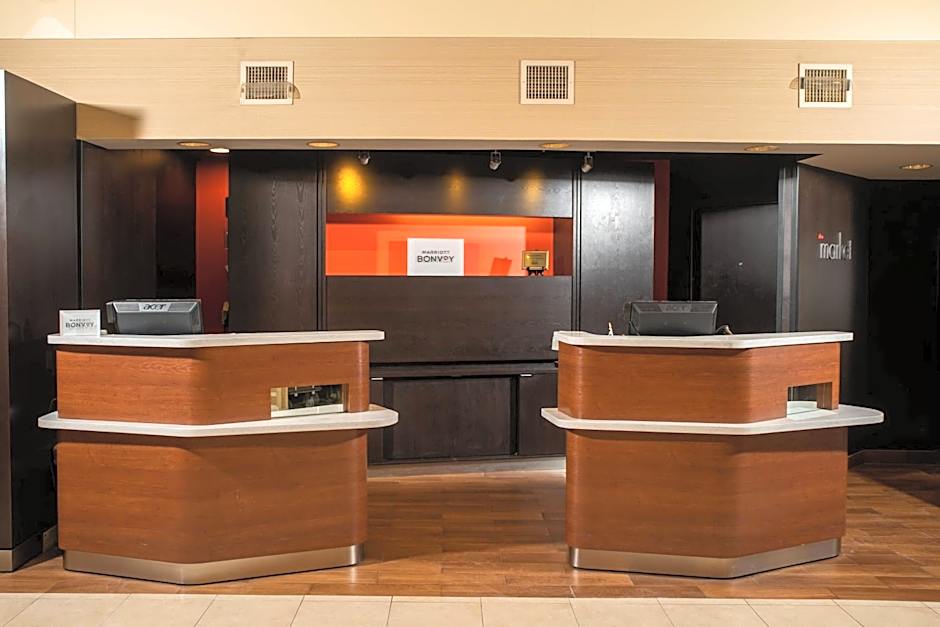 Courtyard by Marriott Erie Ambassador Conference Center