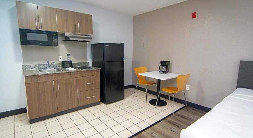 Studio 6 Extended Stay - West Palm Beach, FL