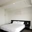 Hollywood Hills Hotel