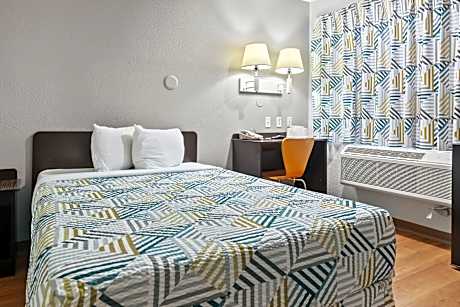 1 Queen Bed | Mini Fridge