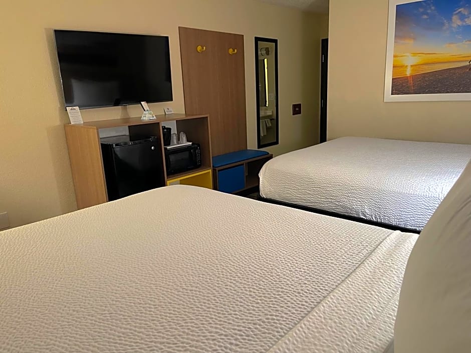 Days Inn & Suites by Wyndham Kaukauna WI