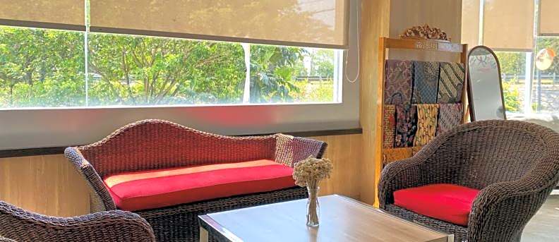 Front One Hotel Airport Solo