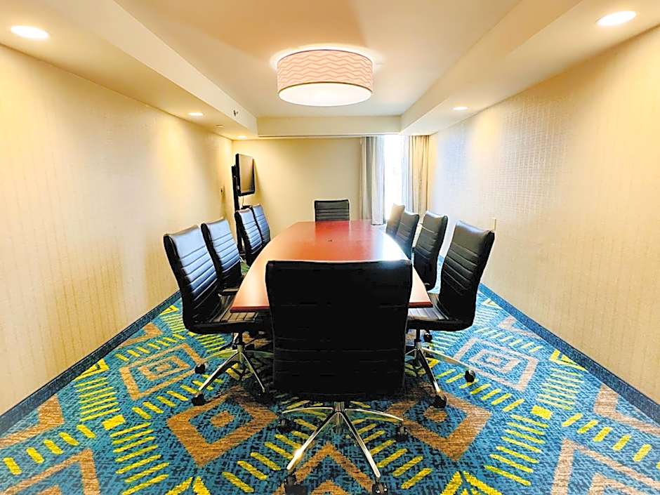 Heritage Inn & Suites St. Louis/Fenton, Trademark by Wyndham